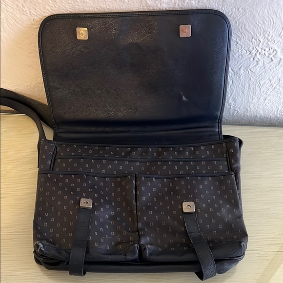 Vintage Fendi Messenger Bag with Monogram Fendi Pattern and Adjustable Strap - Picture 4 of 14